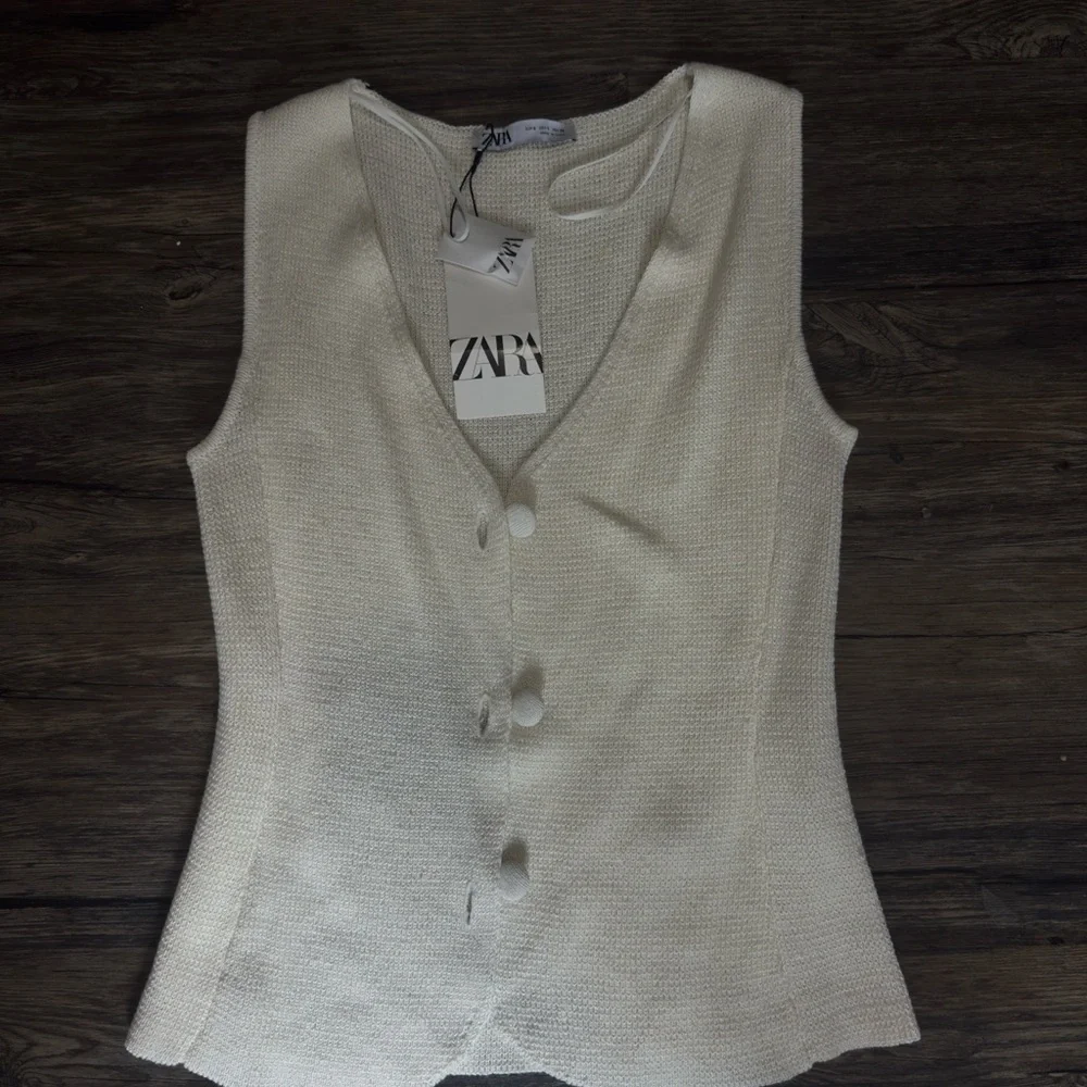 Zara Cream Textured Button Tank Top - Picture 4 of 4